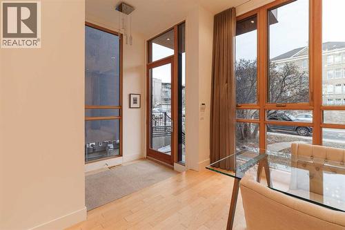 1721 30 Avenue Sw, Calgary, AB - Indoor Photo Showing Other Room