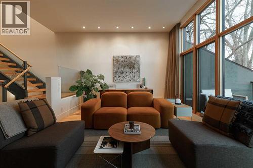 1721 30 Avenue Sw, Calgary, AB - Indoor