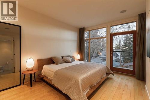 1721 30 Avenue Sw, Calgary, AB - Indoor Photo Showing Bedroom