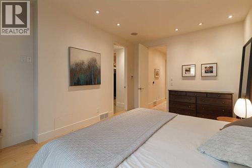 1721 30 Avenue Sw, Calgary, AB - Indoor Photo Showing Bedroom