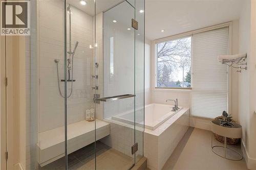 1721 30 Avenue Sw, Calgary, AB - Indoor Photo Showing Bathroom