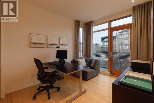 1721 30 Avenue Sw, Calgary, AB - Indoor Photo Showing Office