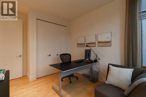 1721 30 Avenue Sw, Calgary, AB - Indoor Photo Showing Office