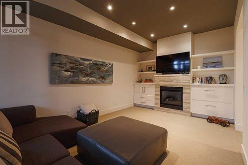 1721 30 Avenue Sw, Calgary, AB - Indoor Photo Showing Living Room With Fireplace
