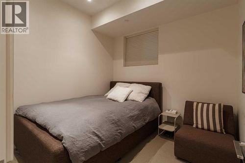 1721 30 Avenue Sw, Calgary, AB - Indoor Photo Showing Bedroom