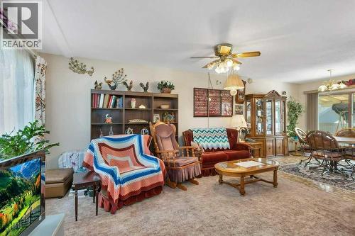 7 Ohio Close, Red Deer, AB - Indoor Photo Showing Living Room