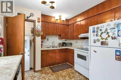 7 Ohio Close, Red Deer, AB - Indoor Photo Showing Kitchen