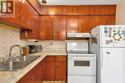 7 Ohio Close, Red Deer, AB - Indoor Photo Showing Kitchen With Double Sink