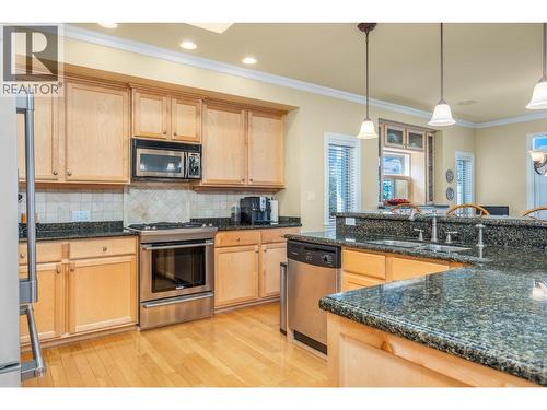 7769 Okanagan Landing Road Unit# 5, Vernon, BC - Indoor Photo Showing Kitchen With Double Sink
