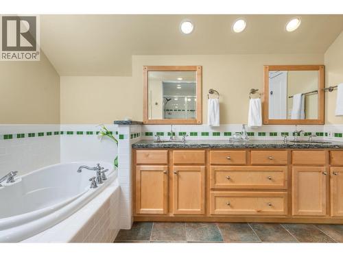 7769 Okanagan Landing Road Unit# 5, Vernon, BC - Indoor Photo Showing Bathroom