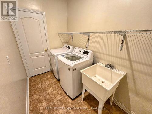 3208 Countess Crescent, Mississauga, ON - Indoor Photo Showing Laundry Room
