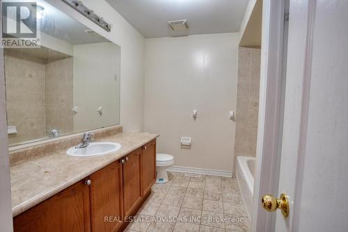 3208 Countess Crescent, Mississauga, ON - Indoor Photo Showing Bathroom