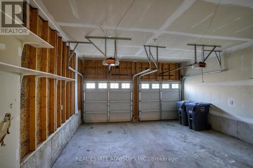 3208 Countess Crescent, Mississauga, ON - Indoor Photo Showing Garage