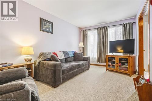 43 Everest Street, Hamilton, ON - Indoor Photo Showing Living Room