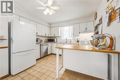 43 Everest Street, Hamilton, ON - Indoor Photo Showing Kitchen