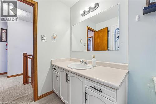 43 Everest Street, Hamilton, ON - Indoor Photo Showing Bathroom