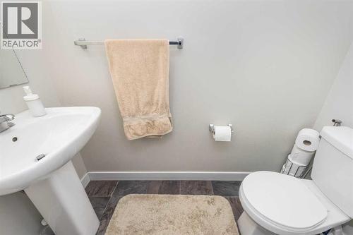 405 Sage Hill Grove Nw, Calgary, AB - Indoor Photo Showing Bathroom