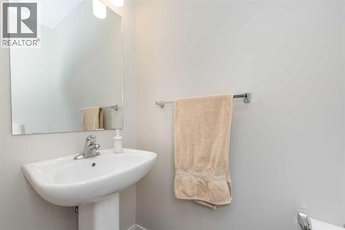 405 Sage Hill Grove Nw, Calgary, AB - Indoor Photo Showing Bathroom