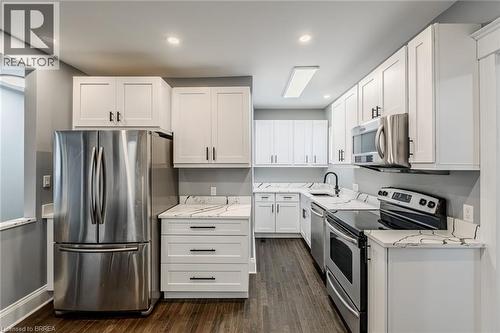42 East 31St Street, Hamilton, ON - Indoor Photo Showing Kitchen