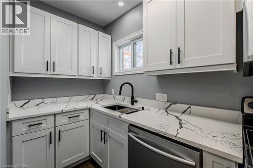 42 East 31St Street, Hamilton, ON - Indoor Photo Showing Kitchen