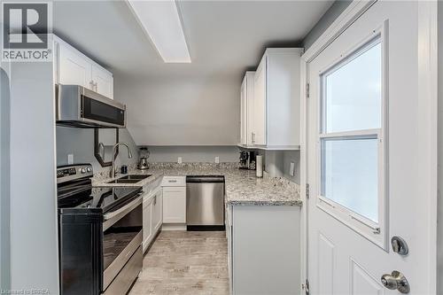 42 East 31St Street, Hamilton, ON - Indoor Photo Showing Kitchen With Double Sink With Upgraded Kitchen