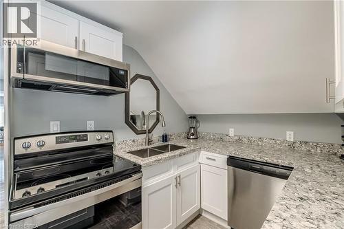 42 East 31St Street, Hamilton, ON - Indoor Photo Showing Kitchen With Double Sink With Upgraded Kitchen
