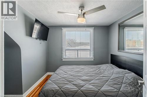 42 East 31St Street, Hamilton, ON - Indoor Photo Showing Bedroom