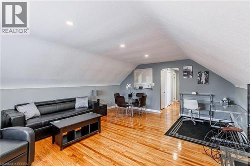 42 East 31St Street, Hamilton, ON - Indoor Photo Showing Living Room