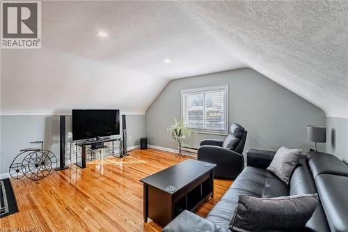 42 East 31St Street, Hamilton, ON - Indoor Photo Showing Living Room