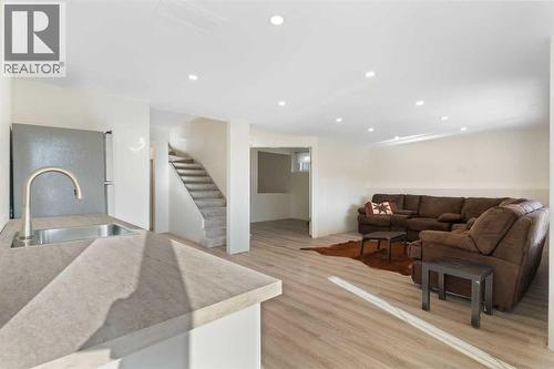 202 Schooner Close Nw, Calgary, AB - Indoor