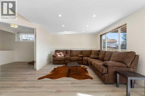 202 Schooner Close Nw, Calgary, AB - Indoor Photo Showing Living Room
