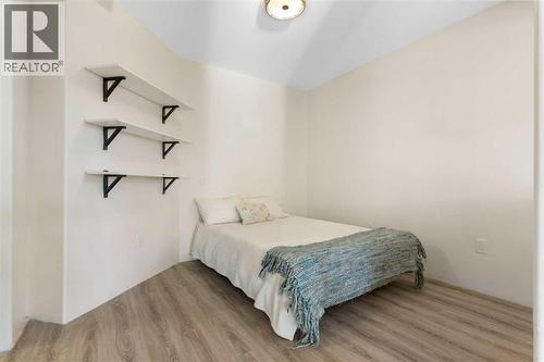 202 Schooner Close Nw, Calgary, AB - Indoor Photo Showing Bedroom