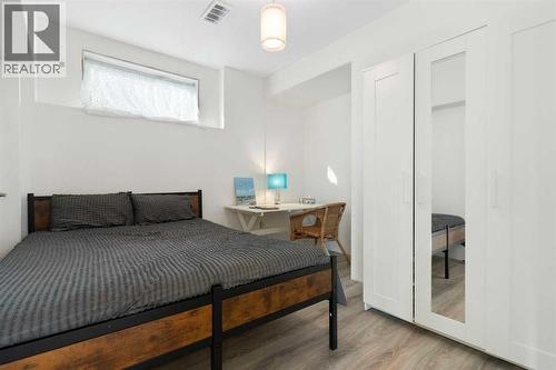 202 Schooner Close Nw, Calgary, AB - Indoor Photo Showing Bedroom
