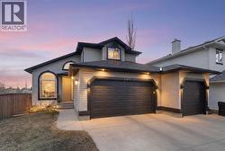202 Schooner Close NW  Calgary, AB T3L 1Y8