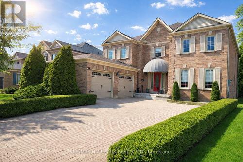 28 WHITE LODGE CRESCENT  Richmond Hill, ON L4C 9A1