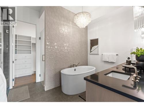 105 Predator Ridge Drive Unit# 22, Vernon, BC - Indoor Photo Showing Bathroom