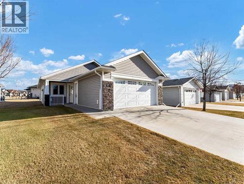 37 Chartwell Place SE  Medicine Hat, AB T1B 0E2