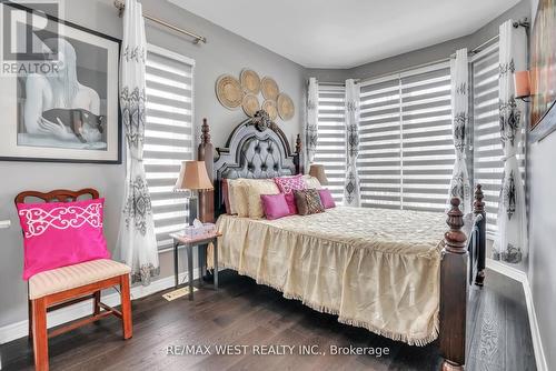 126 Kingsmere Crescent, New Tecumseth, ON - Indoor Photo Showing Bedroom