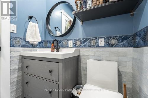 735 Beach Boulevard, Hamilton, ON - Indoor Photo Showing Bathroom