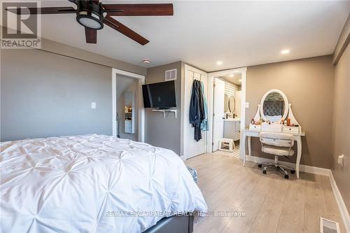 735 Beach Boulevard, Hamilton, ON - Indoor Photo Showing Bedroom