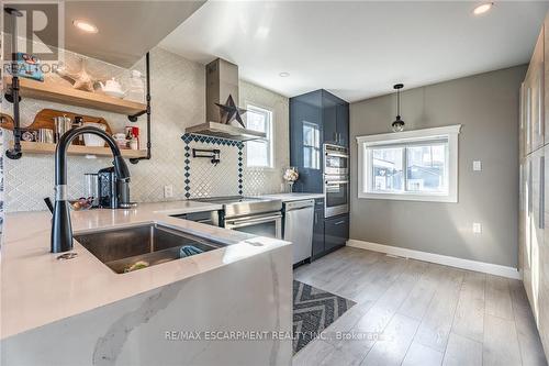 735 Beach Boulevard, Hamilton, ON - Indoor Photo Showing Kitchen With Double Sink With Upgraded Kitchen