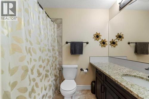 572 Savanna Boulevard Ne, Calgary, AB - Indoor Photo Showing Bathroom