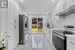 Gorgeous new cabinets, countertops and backsplash. - 