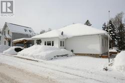 2 - 32 ONTARIO STREET  Prince Edward County (Picton Ward), ON K0K 2T0