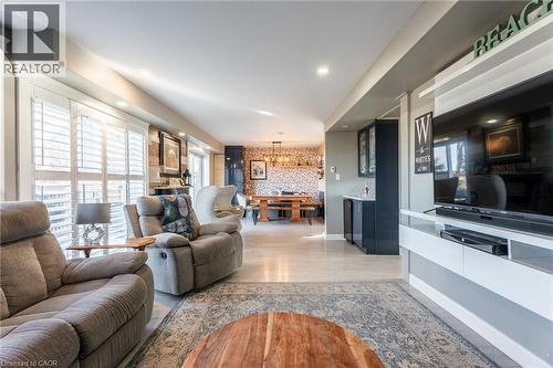 735 Beach Boulevard, Hamilton, ON - Indoor Photo Showing Living Room