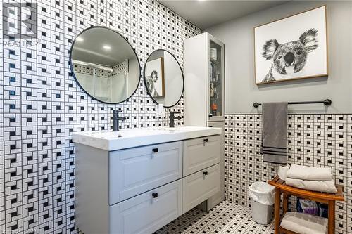 735 Beach Boulevard, Hamilton, ON - Indoor