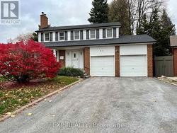61 RICHBOURNE COURT  Toronto, ON M1T 1T5