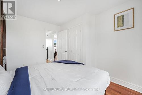 4024 Longo Circle E, Mississauga, ON - Indoor Photo Showing Bedroom