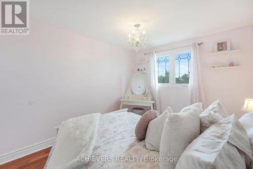 4024 Longo Circle E, Mississauga, ON - Indoor Photo Showing Bedroom