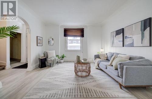 83 Sanford Avenue N, Hamilton, ON - Indoor Photo Showing Living Room
